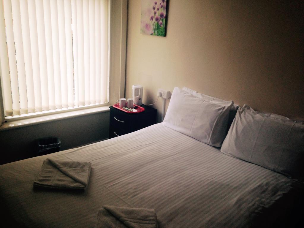 Peek-A-Booze - Budget Hotel - Adults Only Blackpool Rom bilde