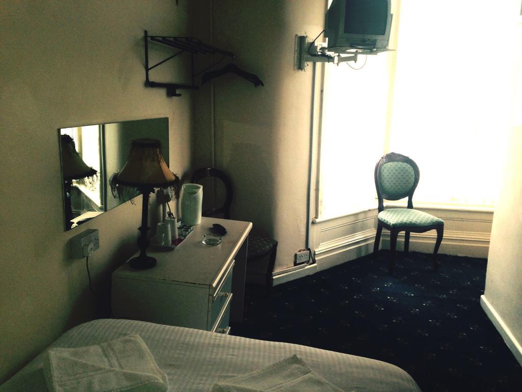 Peek-A-Booze - Budget Hotel - Adults Only Blackpool Rom bilde