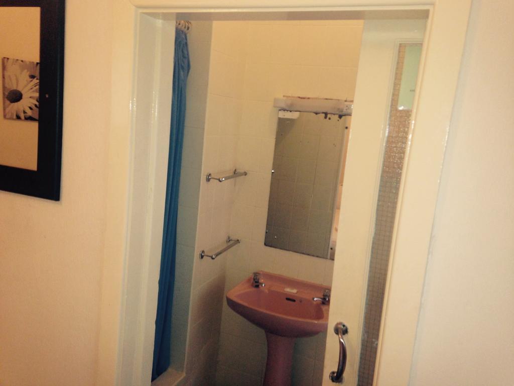 Peek-A-Booze - Budget Hotel - Adults Only Blackpool Rom bilde