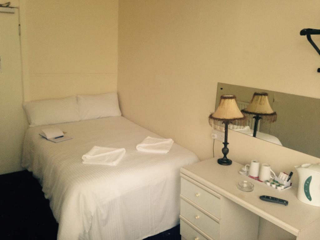 Peek-A-Booze - Budget Hotel - Adults Only Blackpool Rom bilde