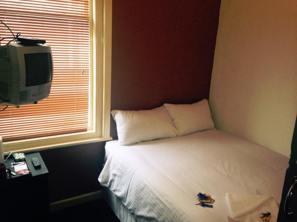 Peek-A-Booze - Budget Hotel - Adults Only Blackpool Rom bilde