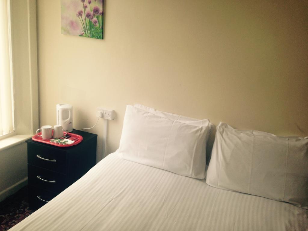 Peek-A-Booze - Budget Hotel - Adults Only Blackpool Rom bilde