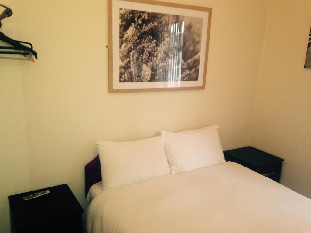 Peek-A-Booze - Budget Hotel - Adults Only Blackpool Rom bilde