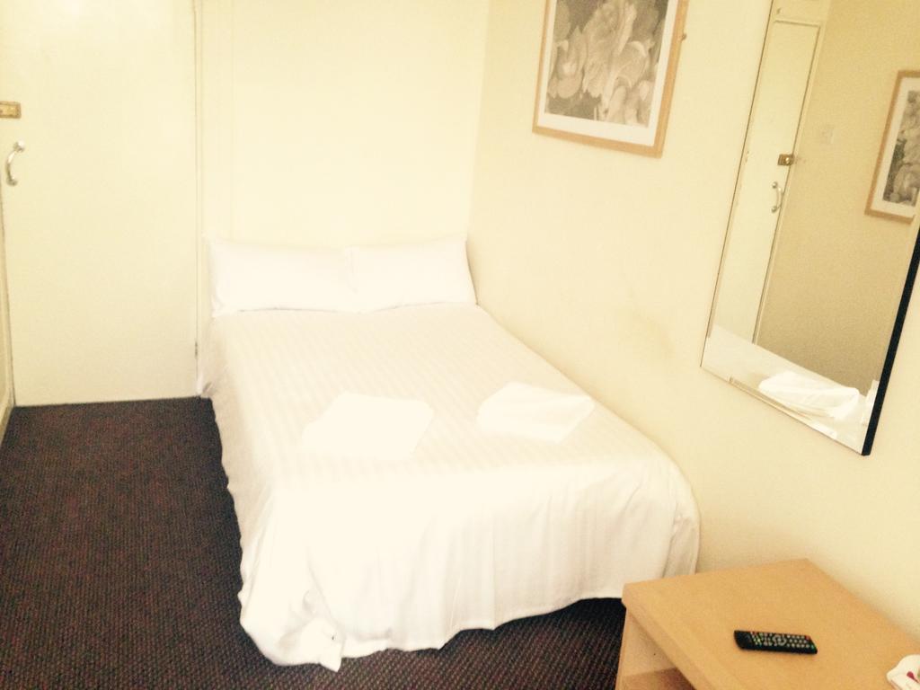 Peek-A-Booze - Budget Hotel - Adults Only Blackpool Rom bilde